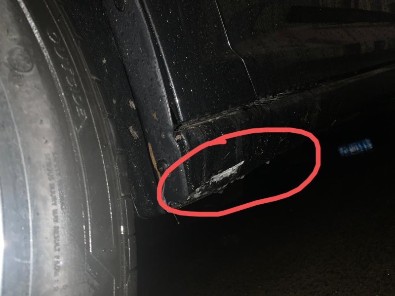 大众速腾 ，下雨倒车的时候没看好，蹭了左前轮胎那边的下坎，有必要修吗