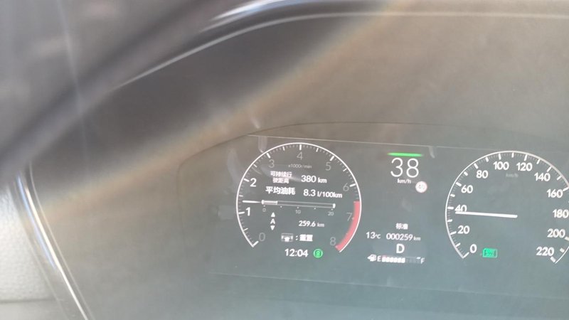 本田CR-V 仪表数字后面的背光随着转速亮是正常的