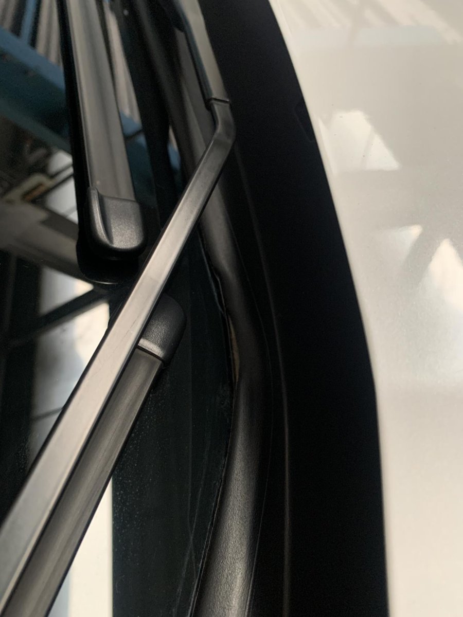 本田CR-V 本田19款CRV挡风玻璃处下有一个缝，有影响吗？需要咋个处理一下吗？