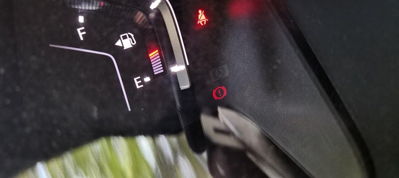 本田CR-V 你们车行驶中驻车灯会亮吗