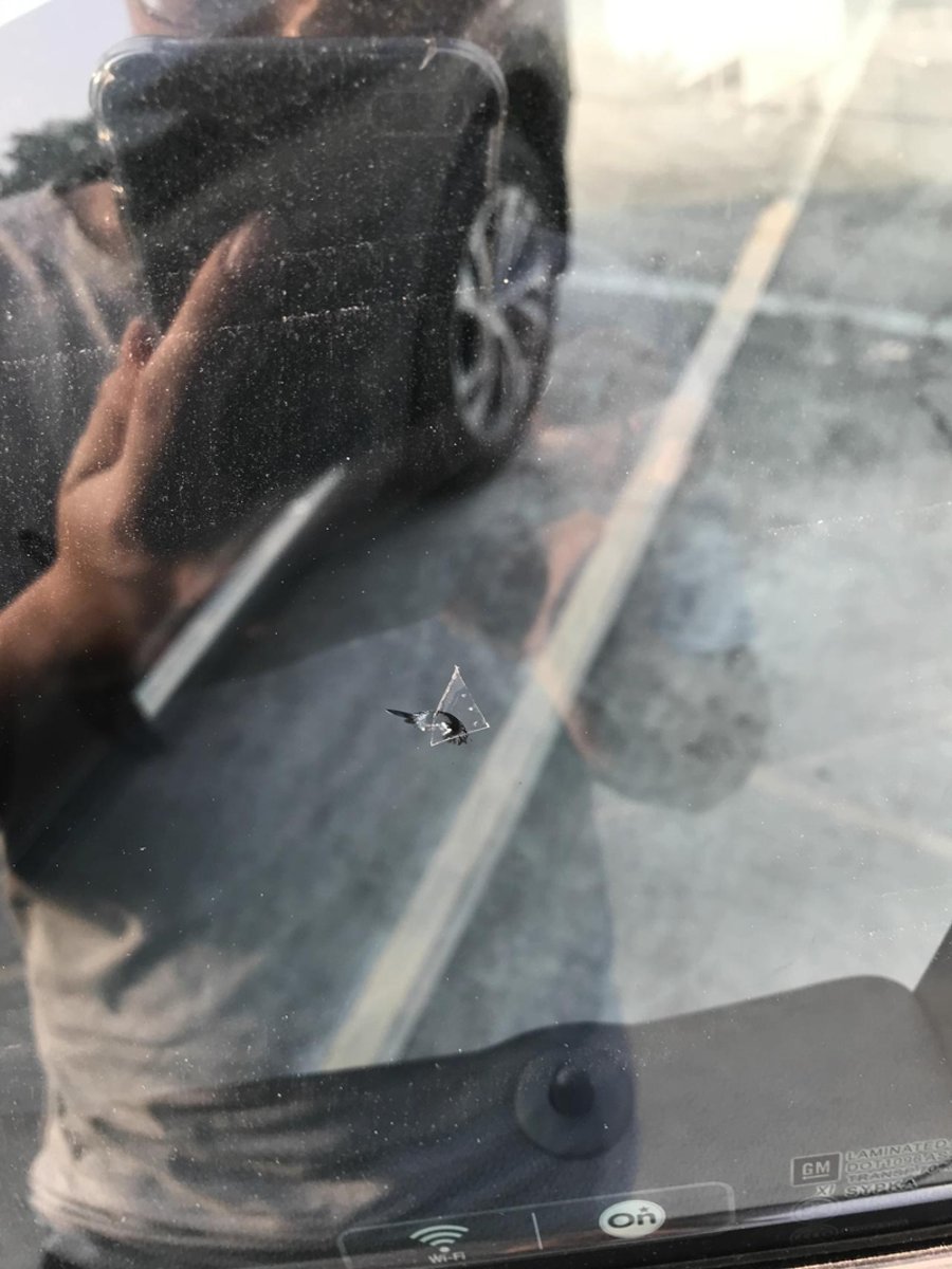 昂科威s的主驾位车窗玻璃被石子磕到了，不考虑换玻璃，是这样放着还是去补一下，感谢有经验的大佬回答。