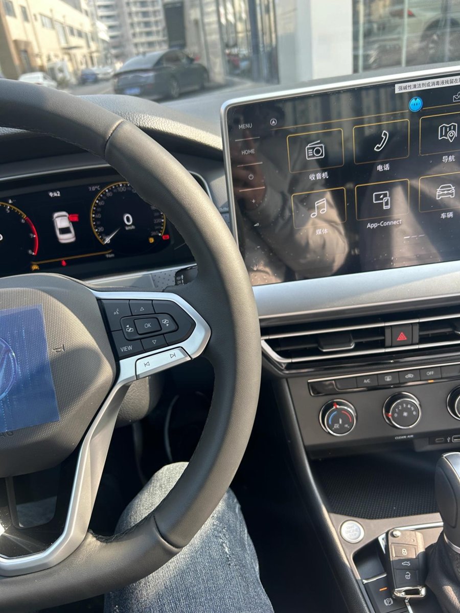 朗逸五百万连接CarPlay怎么是用车机流量，可以用手机流量吗