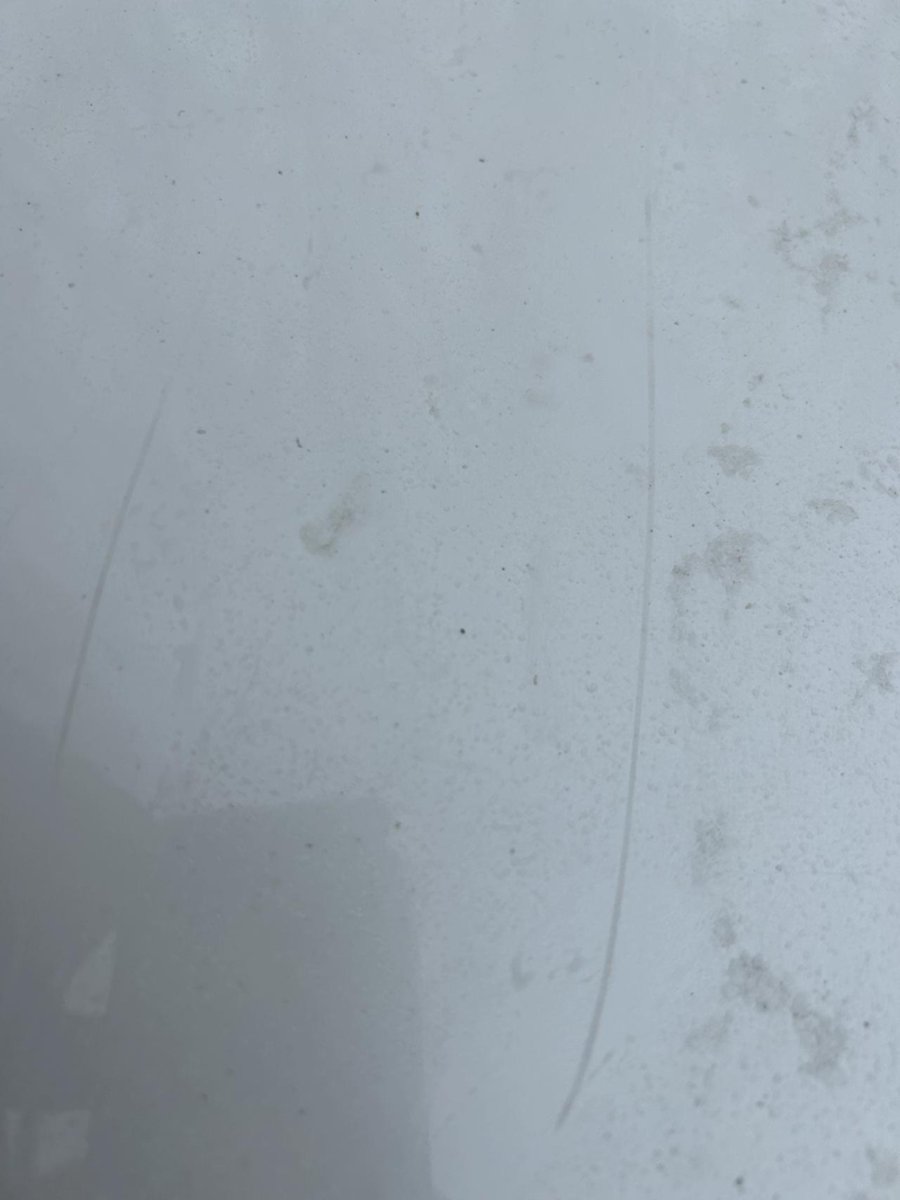 哈弗H6 新买的车，三代哈弗h6白色，在机盖上除雪时候，让我把在外层车漆刮划痕了，怎么处理一下啊？求大佬们指导。