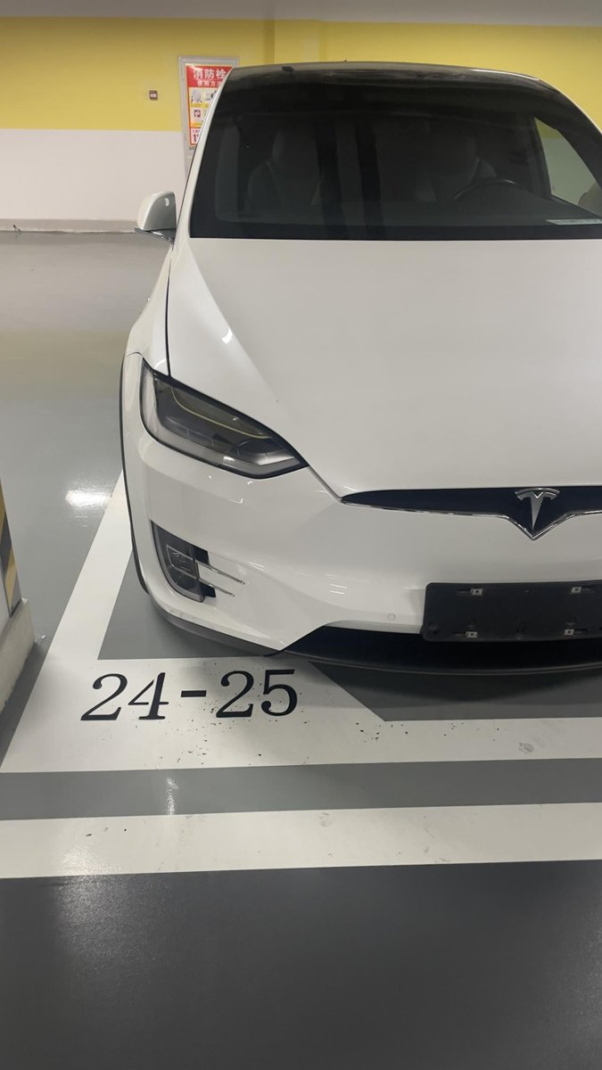 特斯拉Model X 问个问题，免费超充的车子，停在超充站充电完成后赖死不走，会不会有超时费呢？