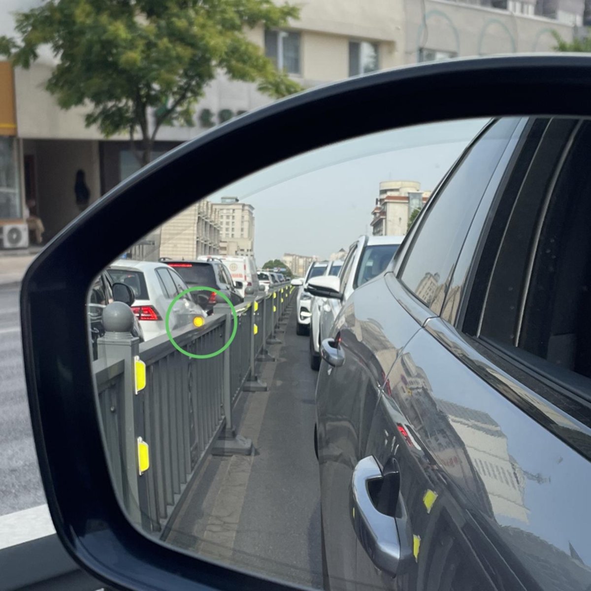 捷豹F-PACE 绿色圈圈里的小黄灯，有车友知道是什么意思吗
