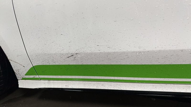 奔驰A级AMG 车友们 求助 求助 今天走了一天刚刚铺完沥青的路 现在两边都是沥青了 这个自己好洗吗 还是要去洗车店里洗