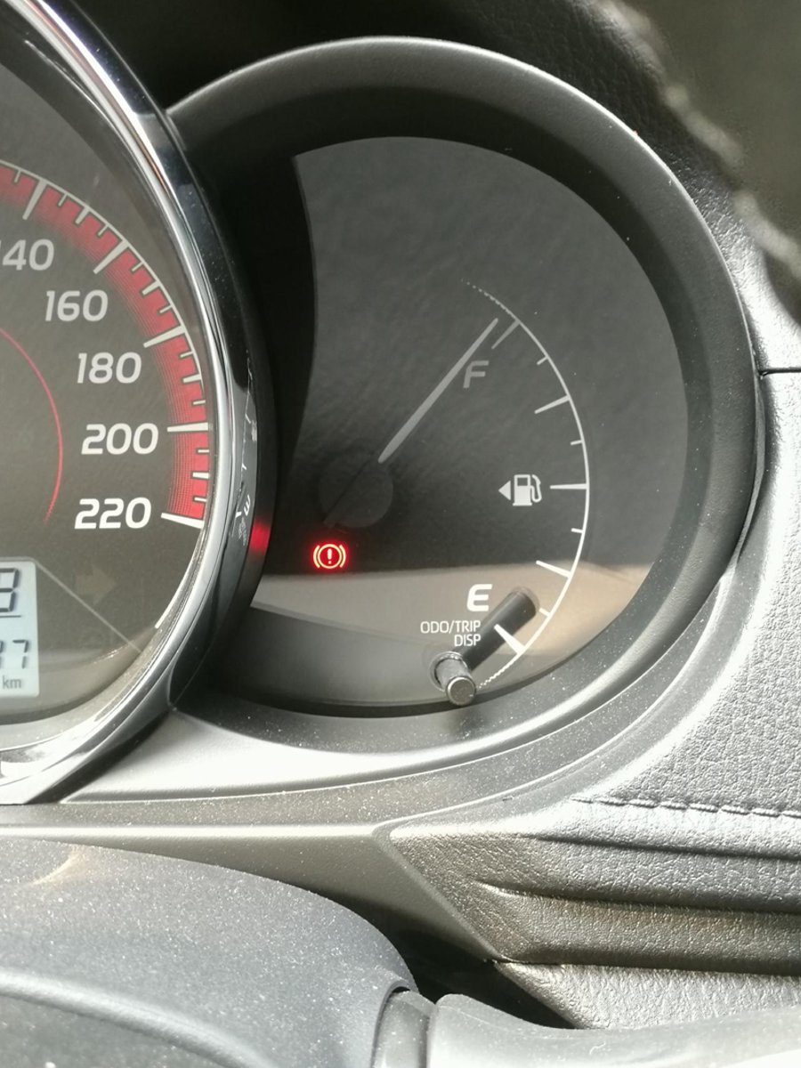 丰田威驰 怎么加油加的油表指针超过油表了，有出现这种情况的吗
