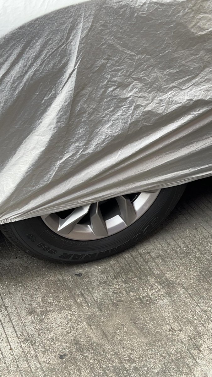 本田CR-V 本田2023crv锋尚版，轮胎看起来有点像凹下去了，轮胎有问题吗还是正常现象