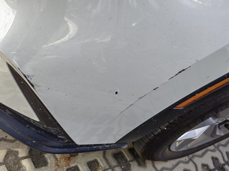 本田CR-V 本田crv2023款前轮前面的塑料板漆被剐蹭掉了，修补要多少钱