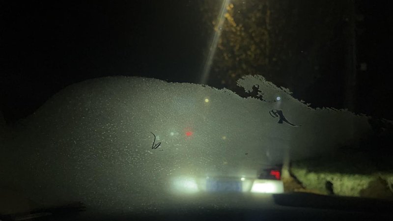 别克昂科威  一夜没开车 车窗外面没有霜 车里面怎么天窗 前挡怎么有霜的