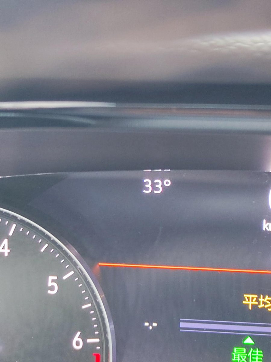 别克昂科威 问下 这个仪表上面显示的33℃，是什么意思？是车内温度还是车外的？