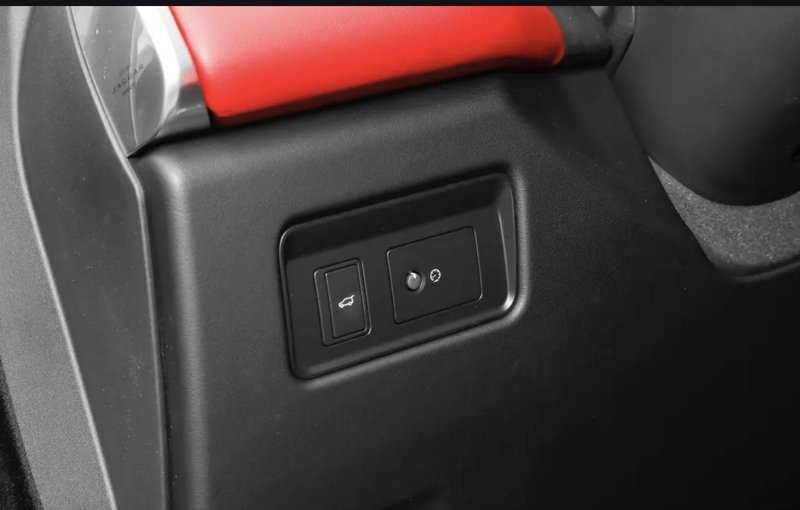 捷豹F-PACE 车内后备箱按钮边上这个小按键是干什么用的？可以旋转，可以按下去，但一直不知道用途