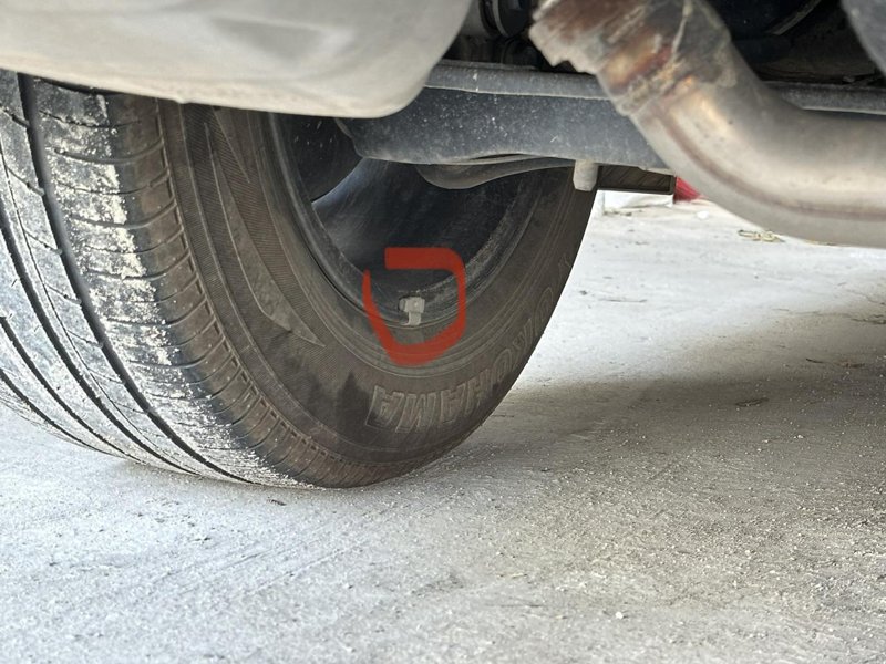 本田CR-V 各位车友，车轮上这个红圈的是什么东西？