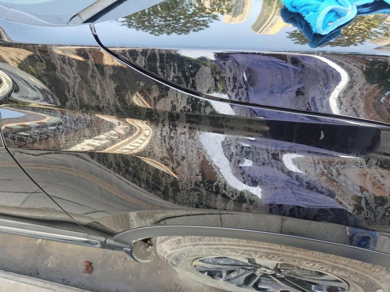 本田CR-V ，车身上这油污怎么处理，洗洁精都擦不掉?