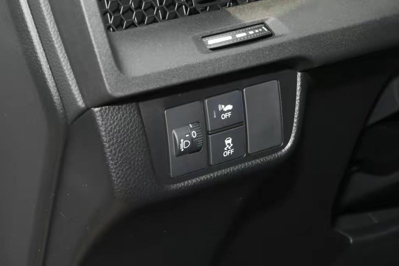 本田CR-V 混动志悦版就有一个预留按键孔 怎么同时加装座椅加热和电尾