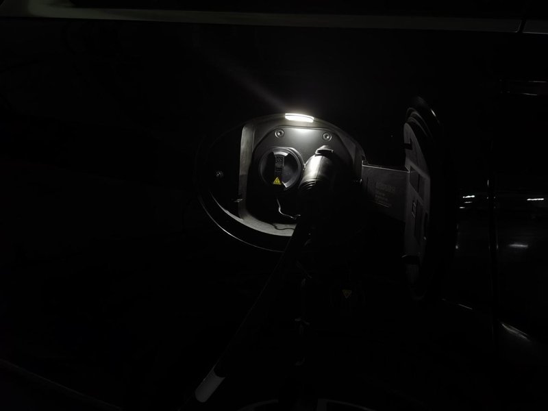 魏牌蓝山DHT-PHEV 充电口这个灯是一定要亮的吗？我人都不在了，我还设定了半夜充电，那不是亮很久很久？