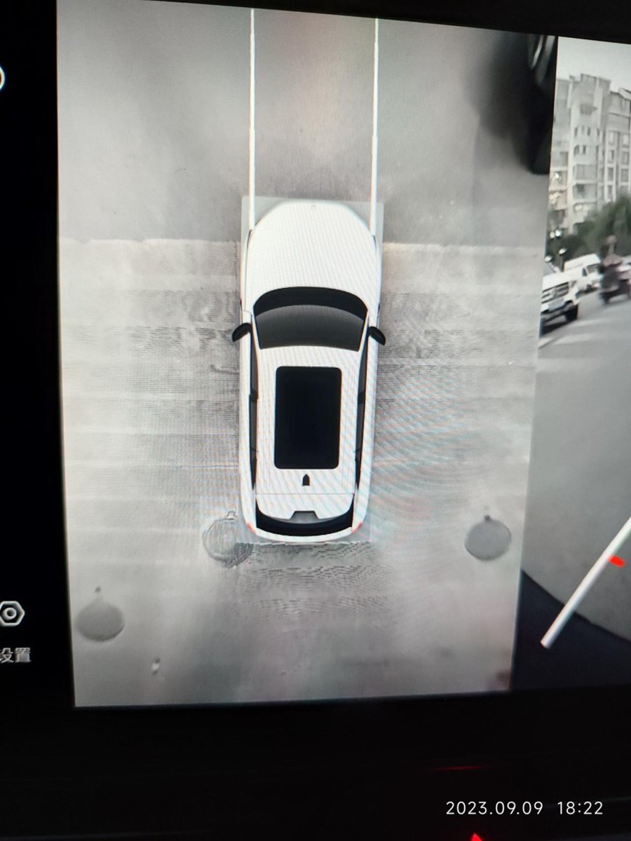 荣威RX5 的360全景，两个屁股后面怎么有两块灰色的？以前是没有的