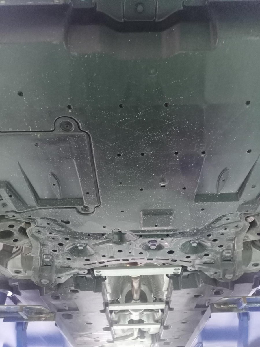 丰田C-HR 昨天首检！发现底盘装甲竟是塑料的