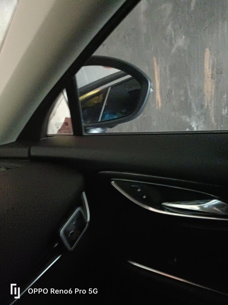 昂科威plus两侧反光镜，锁车后自动折叠，然而下次开车时却无法打开反光镜，依然是折叠的，下，车内有没有按键可以手动打