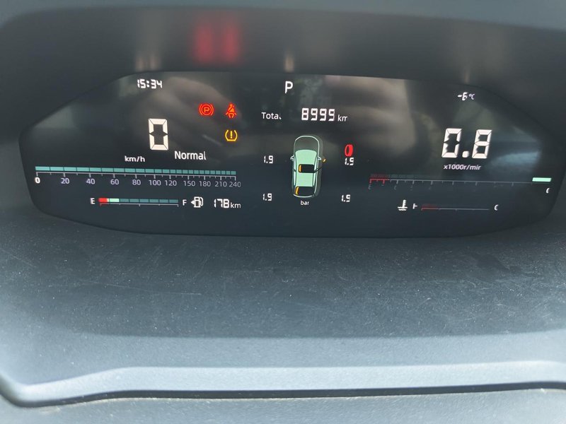 长安CS55 PLUS 22款豪华型，仪表盘右前轮，胎压上面红色指示灯是什么意思有知道的吗？在说明书上没有看到。