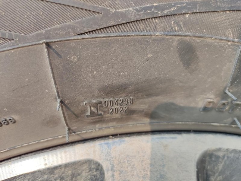 比亚迪宋Pro DM-i 各位车友我的宋 Pro 轮胎没找到生产日期，可以给张图片参考一下吗谢谢。（这个是吗/下图？跟其