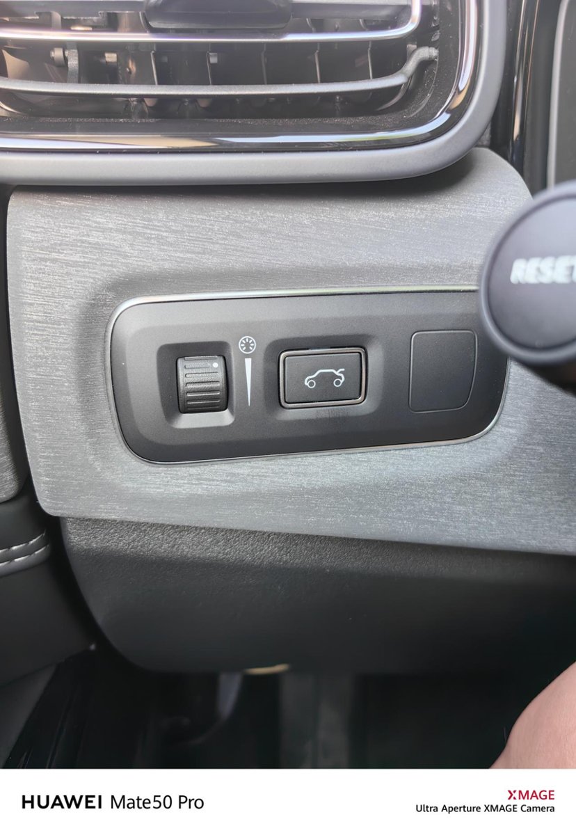 领克02 Hatchback 我也刚买了 我想问一下装了那个领克送的电动尾门之后 里面的后备箱开启按钮起作用吗 我的装了