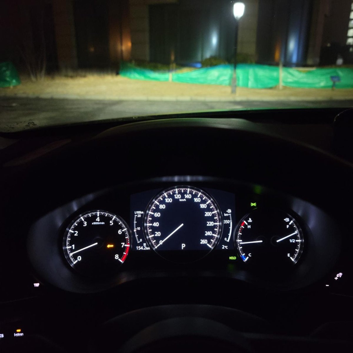 马自达CX-30 车开了一年多了，今天过隧道想知道自己开没开近光灯，低头一看只有个示廓灯亮着。后来停车试了试开近光灯关近