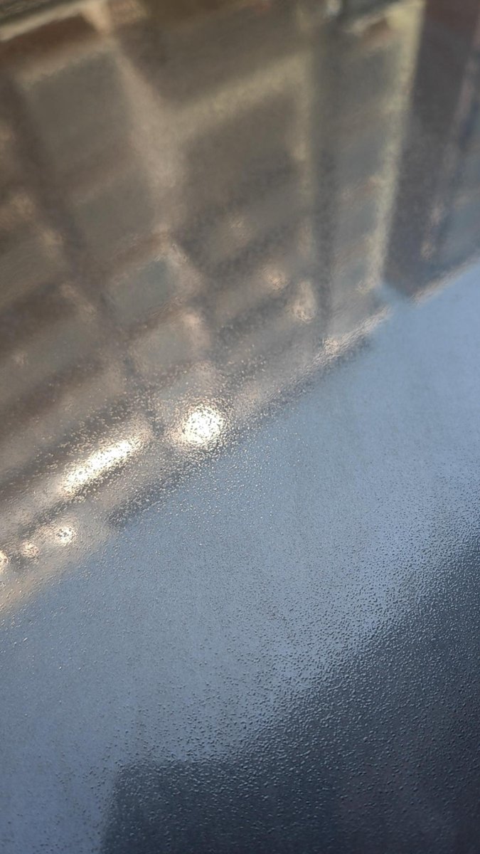 荣威RX5 荣威引擎盖上面油漆面出现斑点怎么回事？原装漆没动过