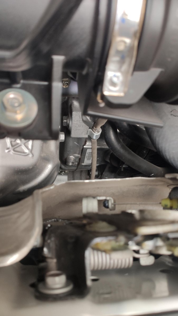 你们的雅阁十代半发动机和变速箱连接处有没有油灰？