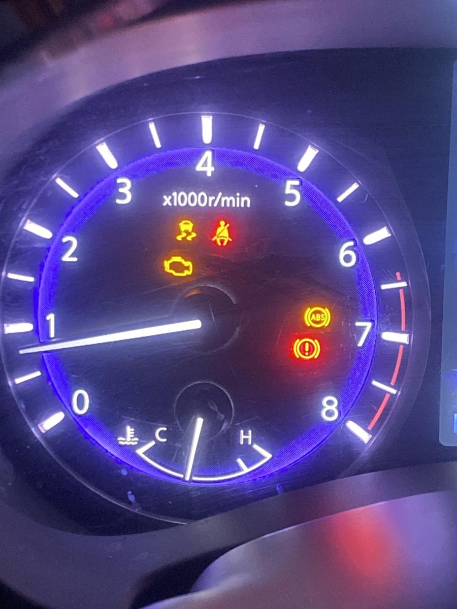 英菲尼迪Q50L 车辆行驶中突然ABS还有侧滑故障灯发动机故障灯亮了 给油大喘气怎么回事