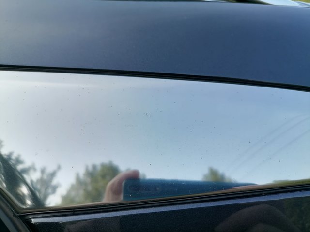奇瑞瑞虎8 PLUS 还不到两个月的车，窗户的镀铬条上有像生锈一样的锈点，怎么都擦不掉