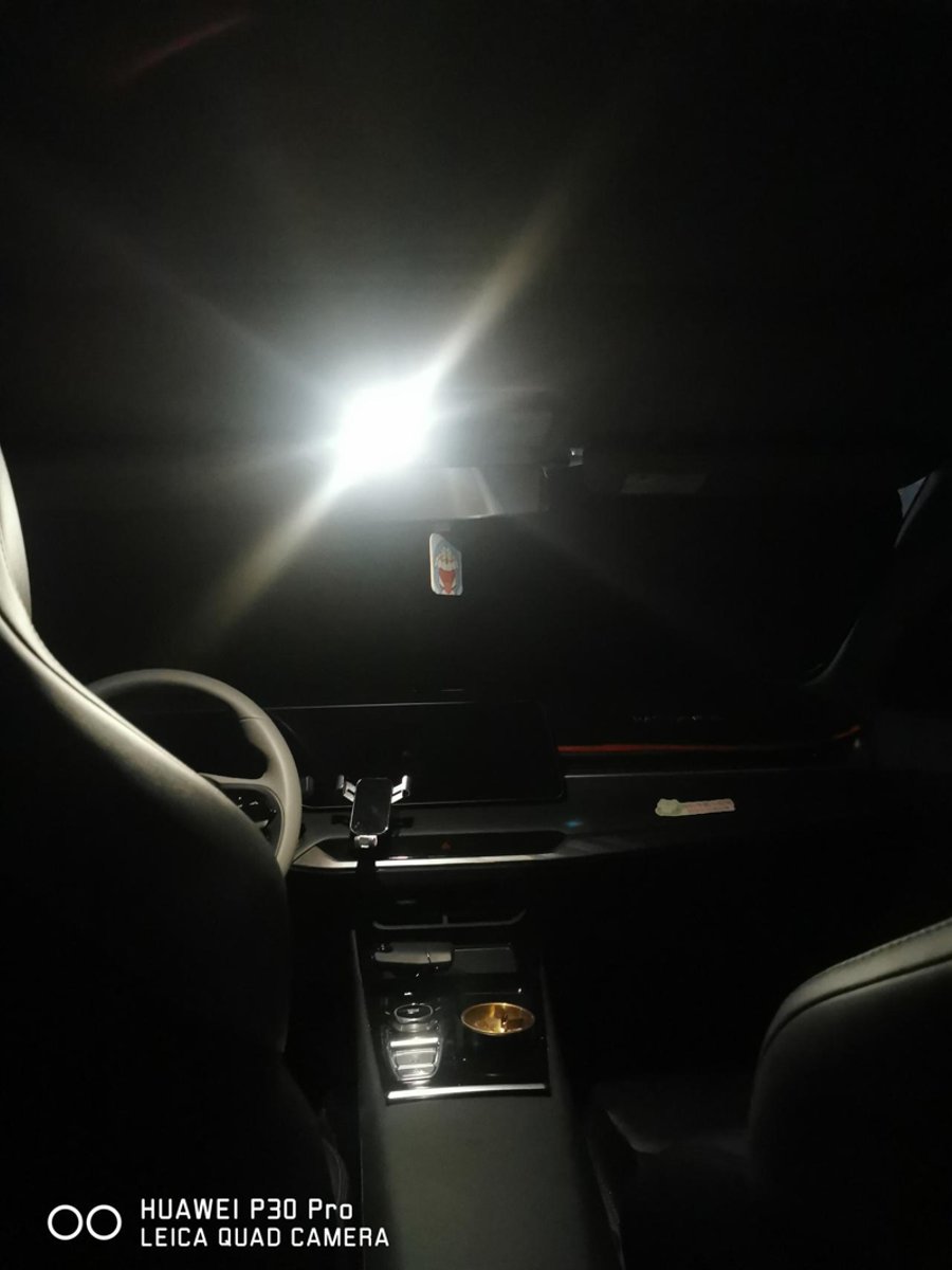 长安锐程PLUS 车子应该有两周没开过了，晚上开车门一看阅读灯是亮着的，这个阅读灯熄火以后会灭掉吗，如果不会