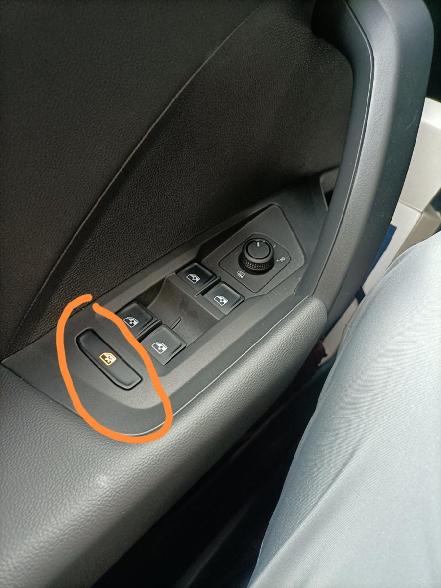 大众途岳 这个键是干嘛用的？假如行驶过程中不小心按到了 前面那四个车窗玻璃按键还能不能打开或关闭？