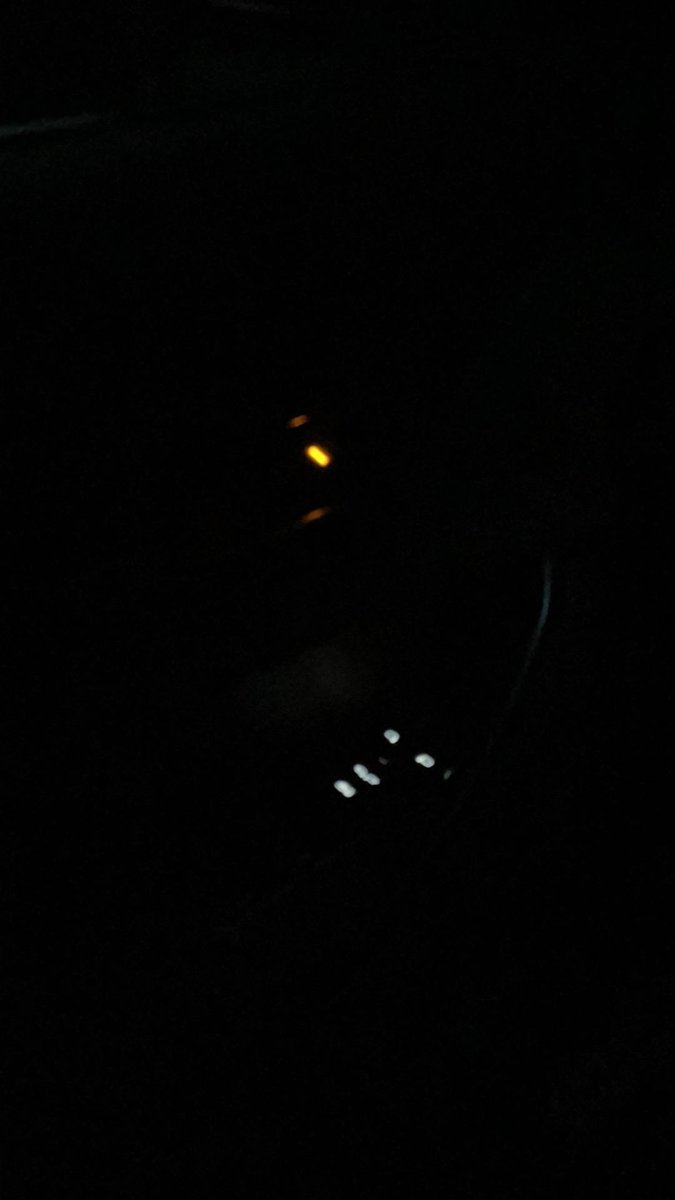 捷豹XFL 你们主驾门板灯锁车之后长亮吗，一直提示蓄电池电量过低，上次充了电半个月又显示了 中间还跑了好几百公里