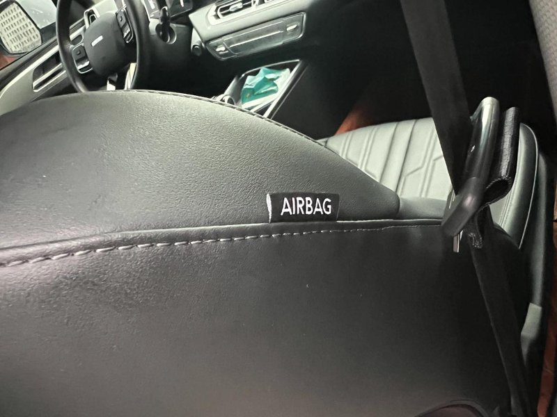 哈弗H5 车友们，座位靠背的上半部分的AIRBAG这个标识的意思是安全气囊，难道意思是座位靠背侧边有安全气囊吗？还是啥意