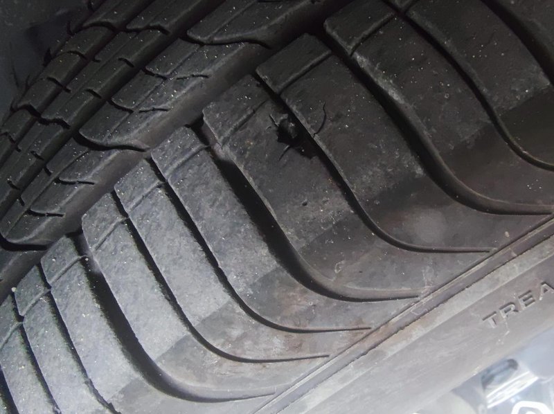 比亚迪宋Pro DM-i 突然发现轮胎破了一块，需要修补或者换胎吗，才开了一年的车[流泪][流泪][酷拽]