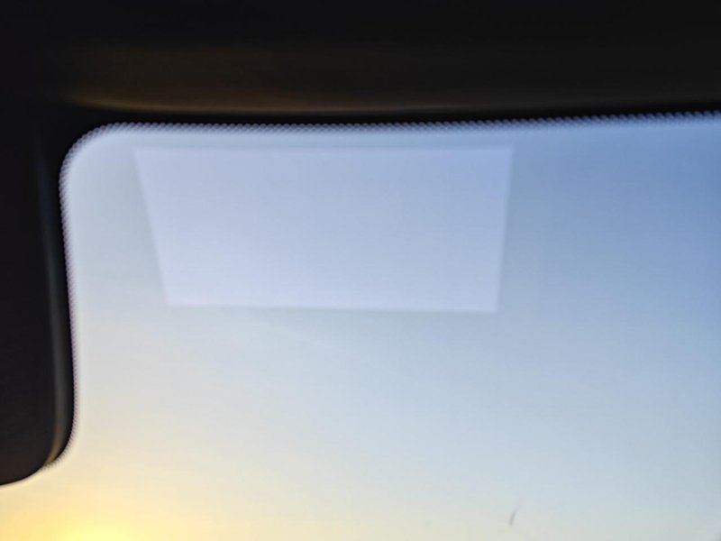 比亚迪汉DM-i 问下车友们，行车记录仪玻璃右侧有块方形的区域是干啥的？