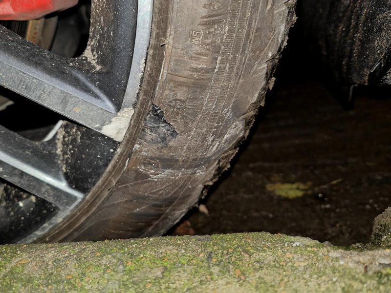 吉利星瑞 轮胎被刮成这样 但是没有漏气需要换吗