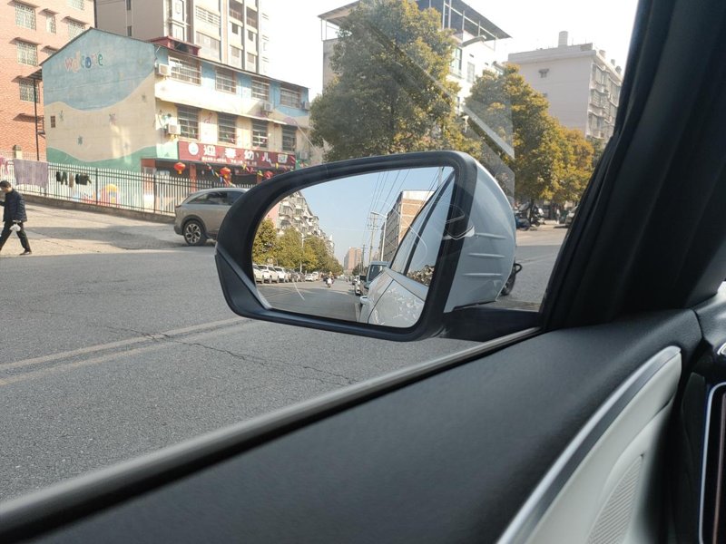 比亚迪宋Pro DM-i 有点奇怪，停车有后方来车时，有时后视镜的盲区监测是亮的，有时候停车又没有反应是为什么