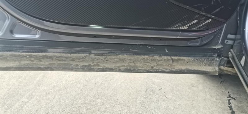 比亚迪宋Pro DM-i 车门板下面约有十公分宽，一开门就看到了，平时洗车擦车也不好打理，他们说装脚踏板就好了，如果不装