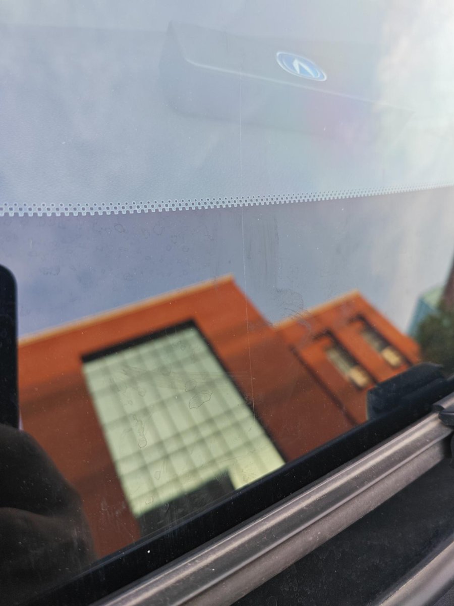 长安CS55 PLUS 洗车发现前挡风玻璃上一条划痕！看起来像是雨刮刮的，怎么能修复这种划痕吗