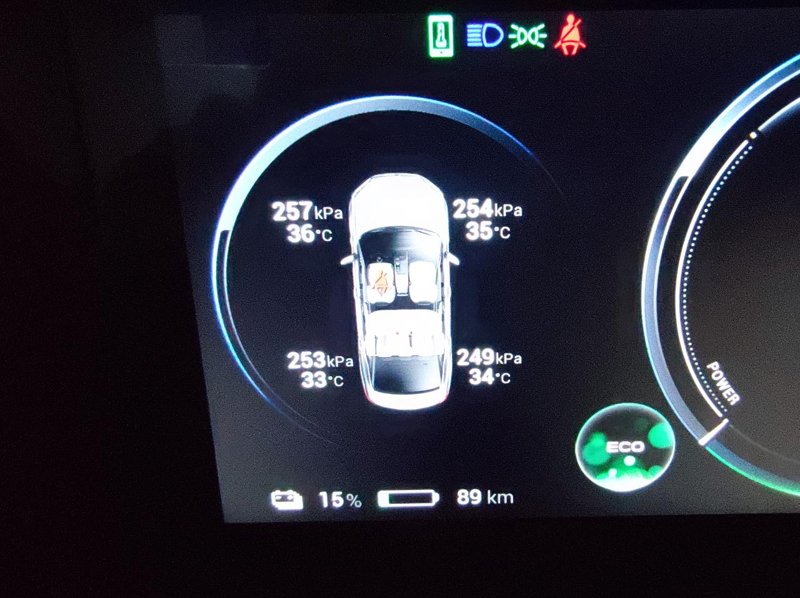 埃安AION S 请问这个胎压正常吗？拿到车开了快2千公里了，左上和右下的胎压一直相差8或9个kpa。