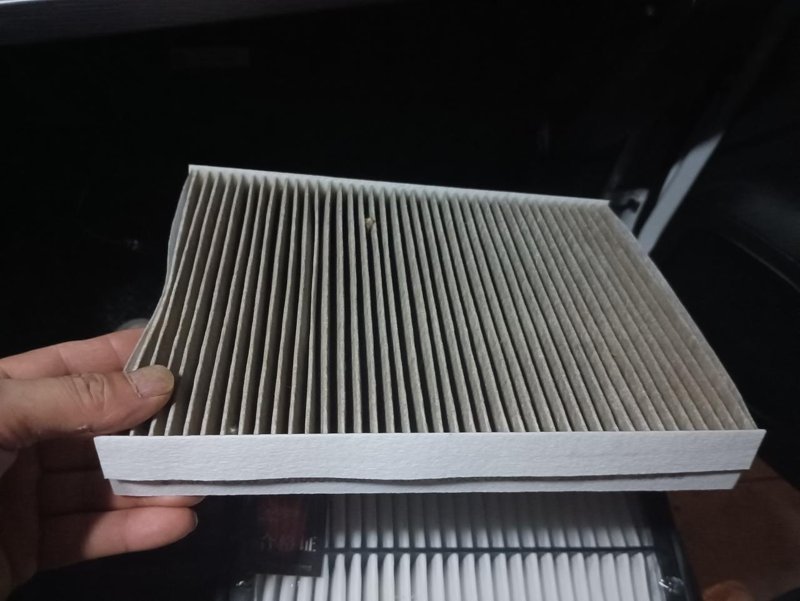奇瑞艾瑞泽5 问下买的空调滤芯和原装的不一样厚能用吗？第一个是原装的