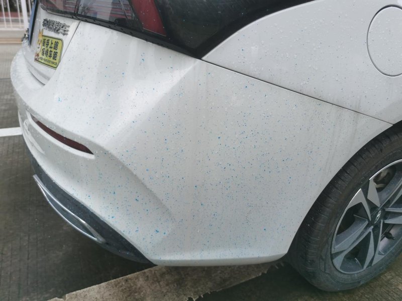 奇瑞艾瑞泽5 PLUS 路政喷井盖漆，喷到我车上，有没办法可以去除，后保险杠返喷过漆，不能用除漆剂