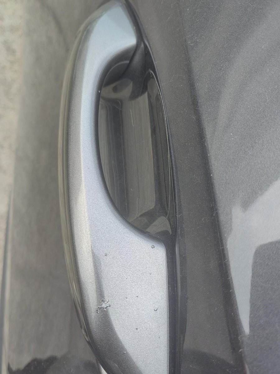 长安CS55 PLUS 一年的车子，今天突然发现车门外拉手漆面鼓包[抠鼻][抠鼻][抠鼻]有没有大哥说说这种情况如何处理