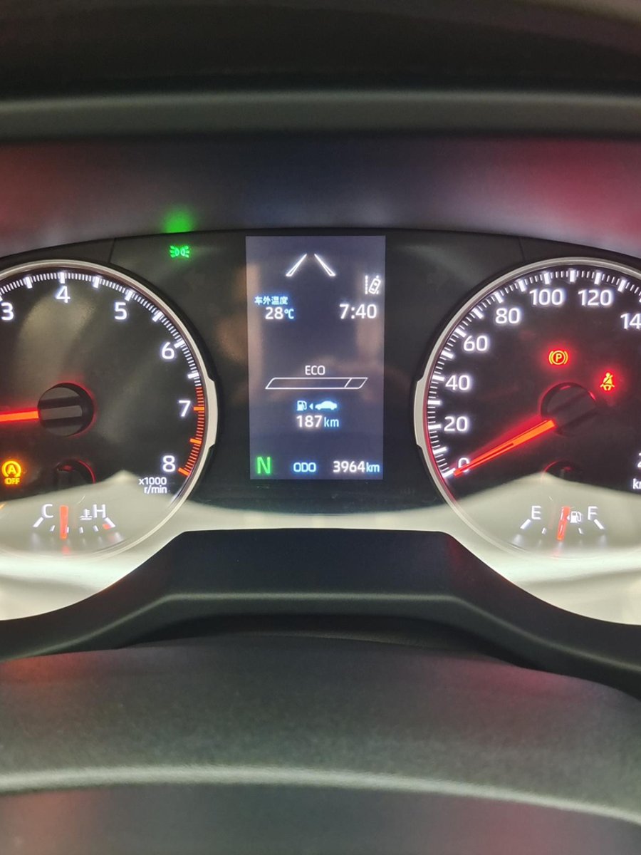 丰田威兰达 车子已使用快一年。发现加速里程表上面，突然出现了这个 ECO 进度条，车子在加速过程中，时速/每小时不见