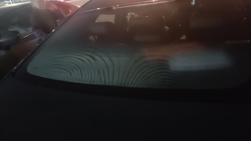吉利星瑞 新手 车子后挡风玻璃这样是正常的吗