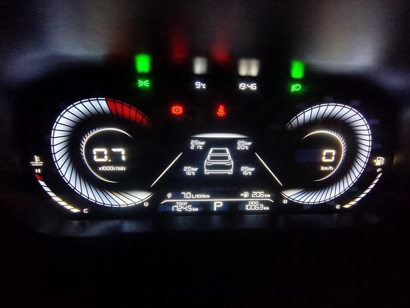 吉利帝豪 仪表盘这个显示车四周的温度，是车内的温度，还是车外环境温度，还是车身的温度