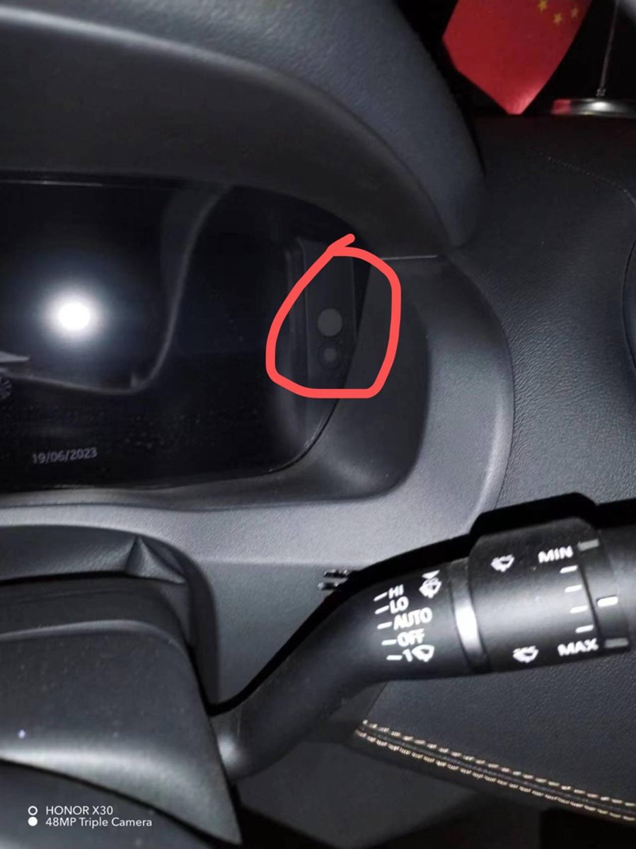 捷豹XEL 大佬们，车熄火锁车后图中仪表盘这个位置有红灯在一直闪，是什么情况呀？