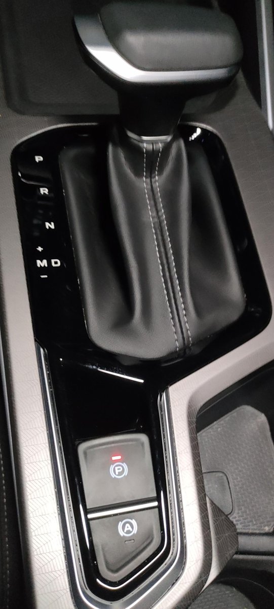 吉利帝豪 洗车时忘记关车窗，这两地方的按键用水管冲了很多水，发现后用毛巾擦干开空调吹了半小时，目前按键功能正常，后续使用